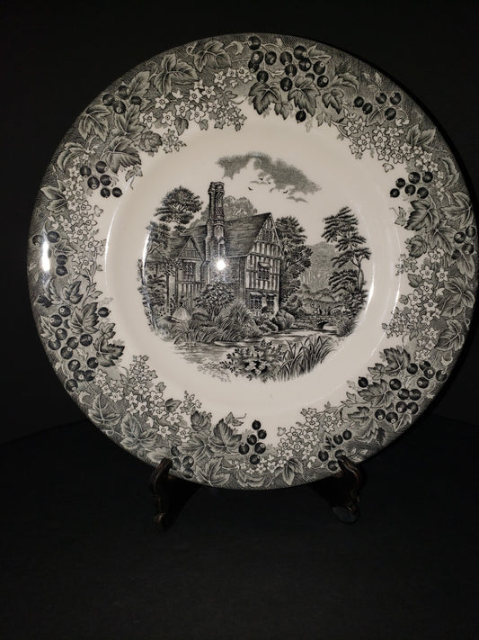 Vintage Wedgwood Queen's Ware Romantic England Huddington Court Desert Plate